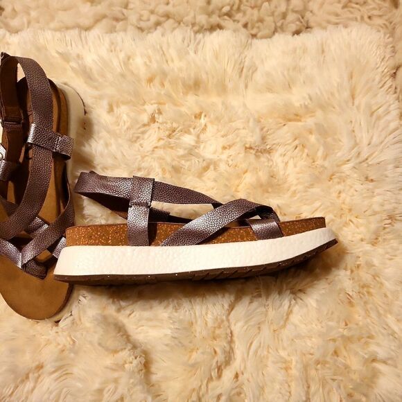 Obtb sandals, distressed silver only worn once!, very comfy! - Picture 3 of 6